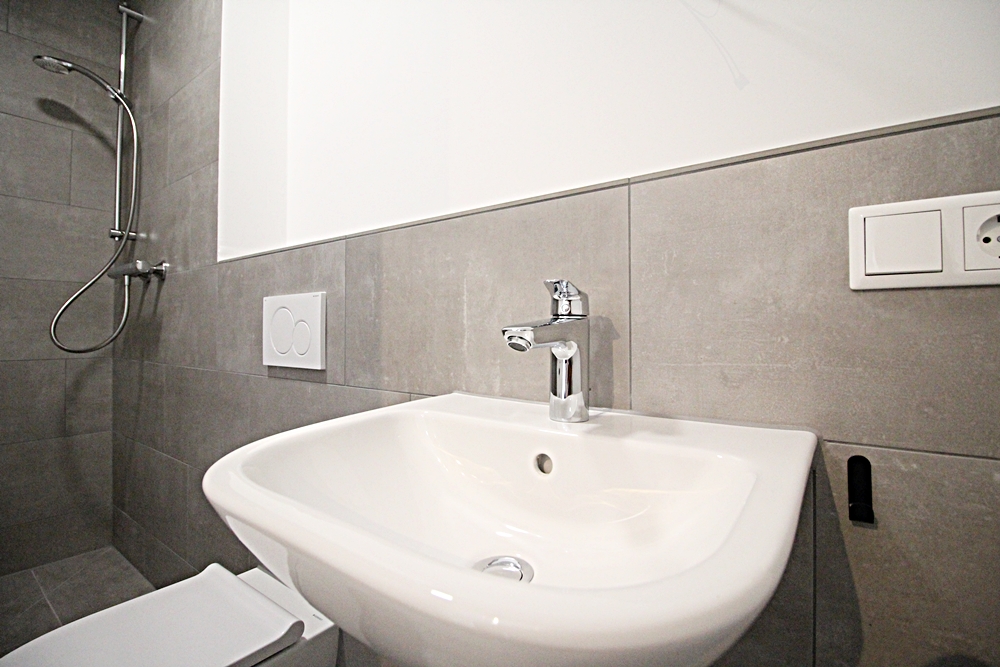 Helles Bad - APARO_1_1ZKB