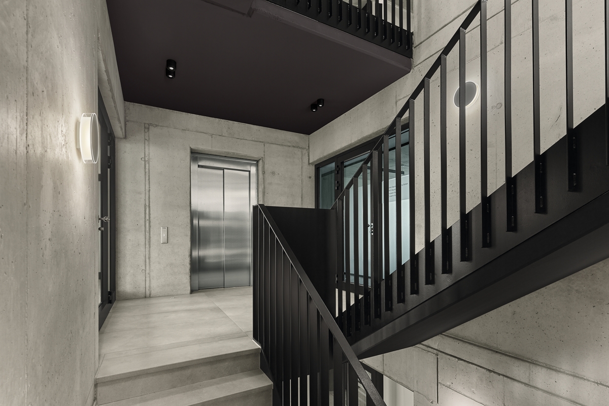 Modernes Treppenhaus mit Sichtbeton - VM_HQ_2_145