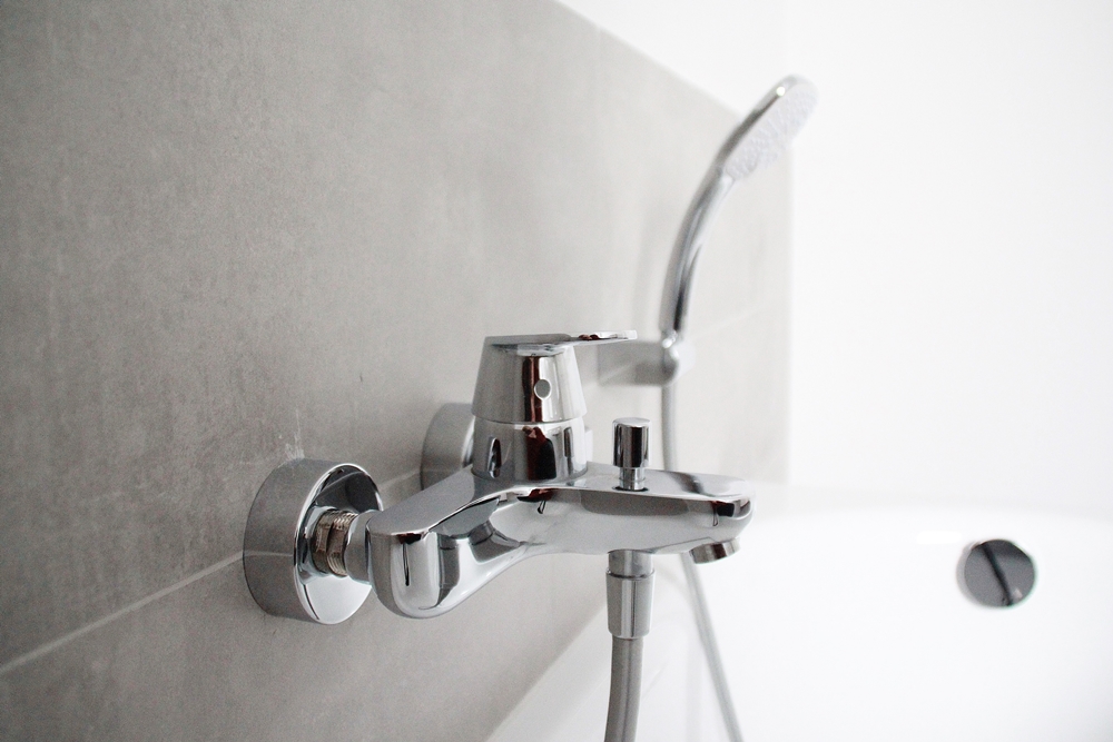 Modern ausgestattetes Bad mit Badewanne - JR_109_08 Modern ausgestattetes Bad mit Badewanne - JR_109_08